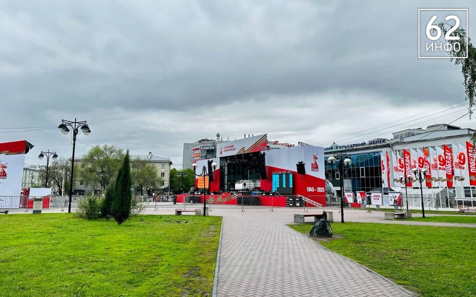 В Рязани на площади Победы готовят площадку к 9 Мая - 62ИНФО