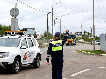 На Солотчинском мосту ловили машины с перегрузом