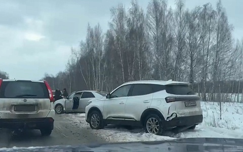 ДТП с участием трех автомобилей произошло в Рязанском районе