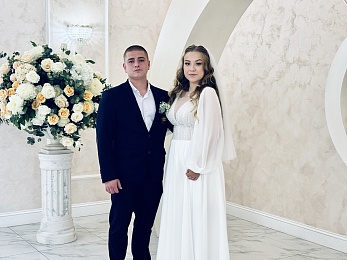 Лето любви: Рязанский ЗАГС показал фотосессии свадеб с июня по август