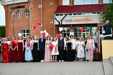 Фото первого бала: в школах Рязанской области прошли выпускные