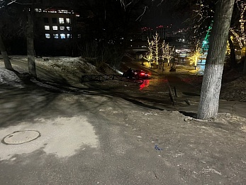 Пьяный рязанец пробил пешеходное ограждение на Лыбедском бульваре