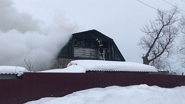 В Шумаши под Рязанью горит жилой дом