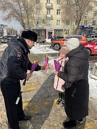 В Рязанской области водительниц поздравили с 8 марта
