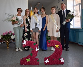 Районы Рязанской области показали фото выпускников-2022