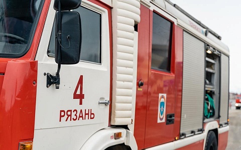 В Шацке крупный пожар повредил кровлю и перекрытия старого техникума