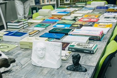 Прилепин подарил Рязани крупную «есенинскую» коллекцию - 62ИНФО Прилепин подарил Рязани крупную «есенинскую» коллекцию