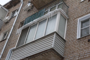 Замглавы мэрии Ясинский проконтролировал ликвидацию сосулек на зданиях в центре Рязани 