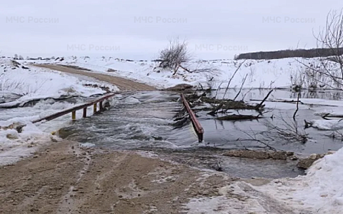 В Михайловском районе сохраняется подтопление дороги у деревни Серебрянь