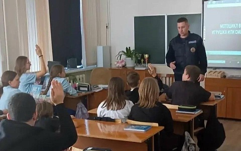 В Ряжском округе автоинспекторы провели профилактическую встречу со школьниками 