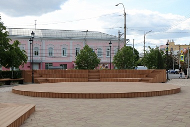 Сорокина осмотрела благоустройство на площади Ленина и ремонт дорог