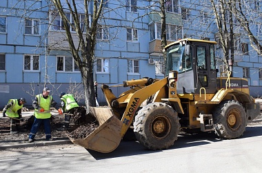 Рязанская НПК провела субботник на улице Полетаева в честь 80-летия Победы
