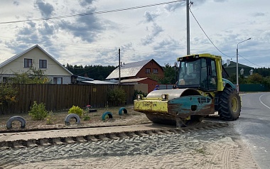 В рязанском селе дорогу к школе построили за два дня - 62ИНФО В рязанском селе дорогу к школе построили за два дня