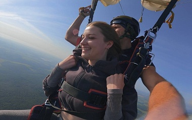 Отдых для отчаянных в Рязани: впечатления от первого прыжка с парашютом