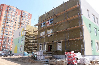 Сорокина осмотрела строительство нового детсада в Семчине