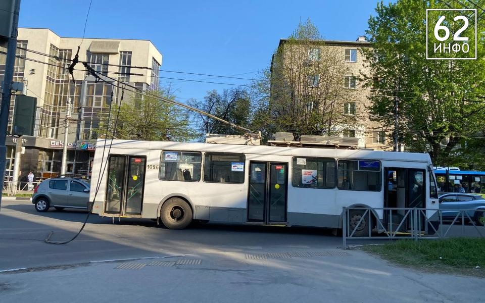 Троллейбус собрал пробку в рязанской Горроще - 62ИНФО