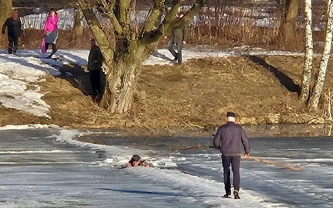 Соцсети: в Рязани человек провалился под лед