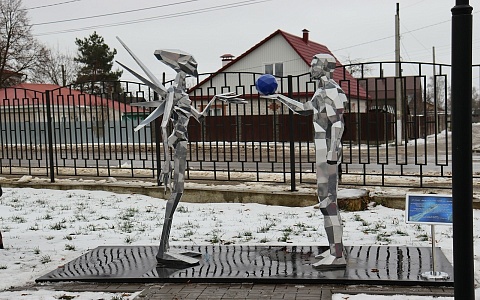 В Сасове открыли памятник пришельцу