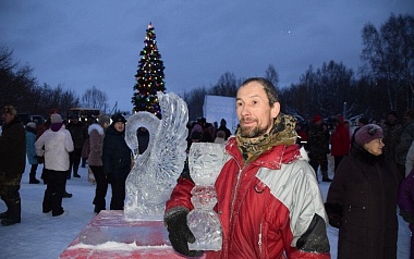 В рязанском селе Орехово в старый Новый год открыли фестиваль ледовых скульптур