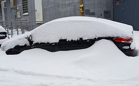 Рязанцы помогают вызволять чужие машины из снежного плена