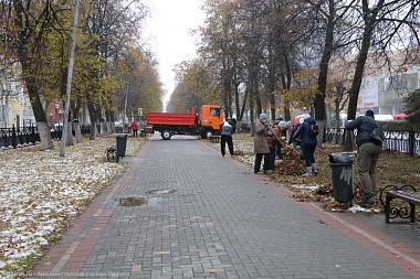 В Рязани собрали 10 тонн листвы на месячнике по уборке города