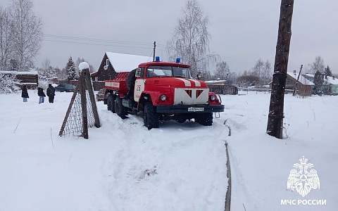В Семчине 20 человек и 5 машин тушили дом