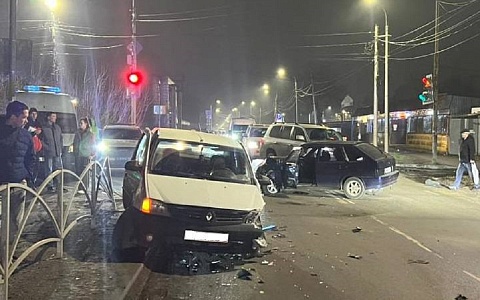 В Рязани водительница Renault Logan пострадала в ДТП с ВАЗ-211440