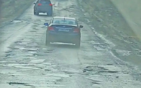 "Заплатка на заплатке": водители жалуются на дорогу из Касимова в Рязань