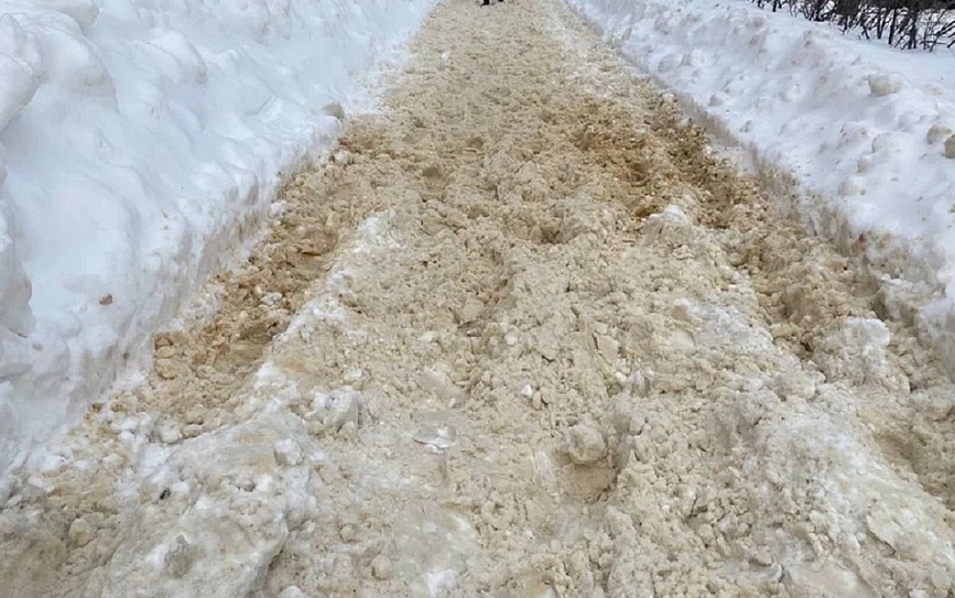 "Расчищают дороги во всех районах": мэрия Рязани рассказала об уборке снега