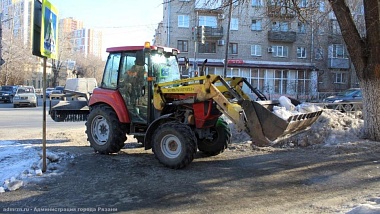 В Рязани спецтехника продолжает убирать пыль и мусор