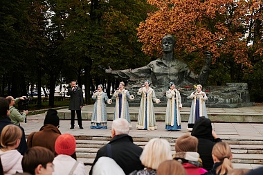 В центре Рязани прошел поэтический митинг к 130-летию со дня рождения Есенина