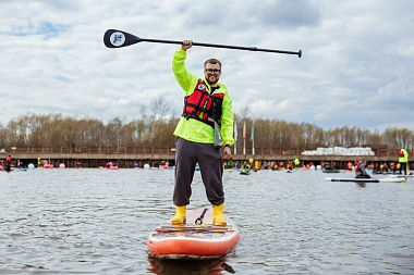 Русские красавицы и розовые фламинго: фото сап-фестиваля "Рязанское море"