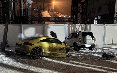 Водитель врезался в опору теплоснабжения в Новомичуринске