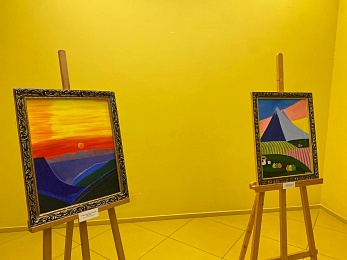 Держит кисть в зубах: в Рязани представили выставку "Творчество без рук" - 62ИНФО Держит кисть в зубах: в Рязани представили выставку "Творчество без рук"