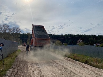 В рязанском селе дорогу к школе построили за два дня - 62ИНФО В рязанском селе дорогу к школе построили за два дня