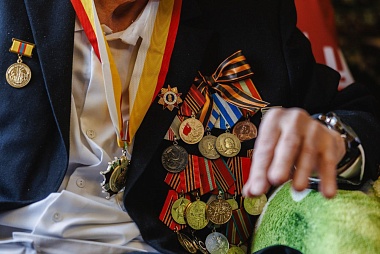 Павел Малков посетил 102-летнего рязанца-ветерана Валентина Козлова 9 Мая