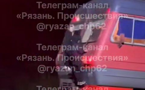 Рязанцы заметили зацеперов на электричке Рязанцы заметили зацеперов на электричке