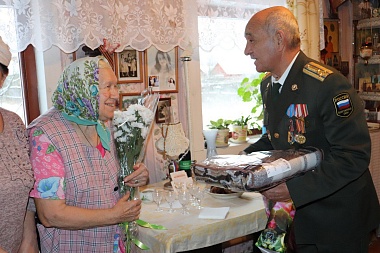 В Рязанской области вдовам ветеранов Великой Отечественной войны вручили подарочные наборы 