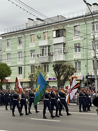 Строем и с песней: Рязань встретила курсантов училища ВДВ с Парада Победы