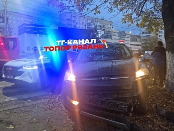 В Канищеве машину выбросило на газон после ДТП