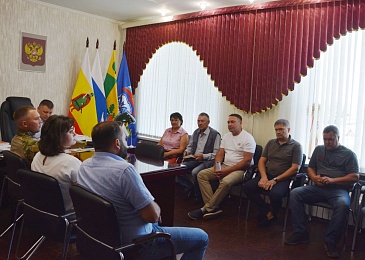 Участник «ГЕРОИ62» Сергей Исаев прошёл стажировку с главой Сараевского района