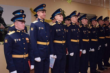 В РВВДКУ выпустили старших и младших офицеров