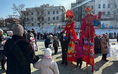 На Лыбедском бульваре в Рязани отмечают Масленицу