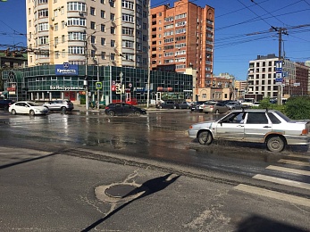 В Рязани затопило улицу Грибоедова из-за прорыва