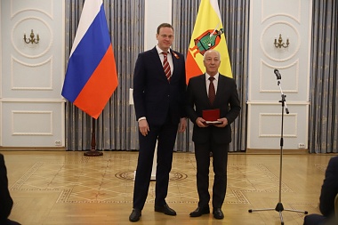 Павел Малков наградил жителей региона накануне Дня Победы