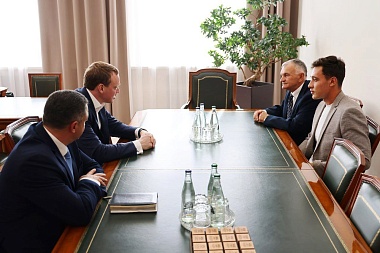 Рязанский губернатор Павел Малков встретился с чемпионом мира Петровым