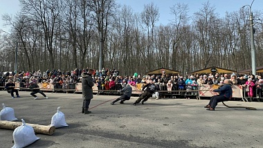 В рязанском Лесопарке отпраздновали Масленицу