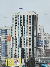 На Московском шоссе развернули самый большой в Рязани флаг России