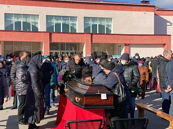 В Лесном началась церемония прощания с погибшими при пожаре на заводе - 62ИНФО В Лесном началась церемония прощания с погибшими при пожаре на заводе