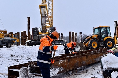 Пролет готов: рязанцам показали фото строительства моста через Оку в Дубровичах
